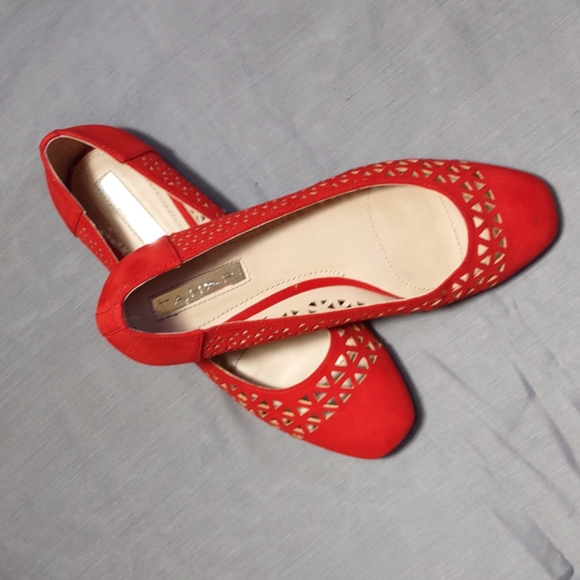 Tahari INNSIDE Suede Red Ballet Flat Slip On Shoe Size 6 ~ Almost New, see pics - Picture 2 of 10